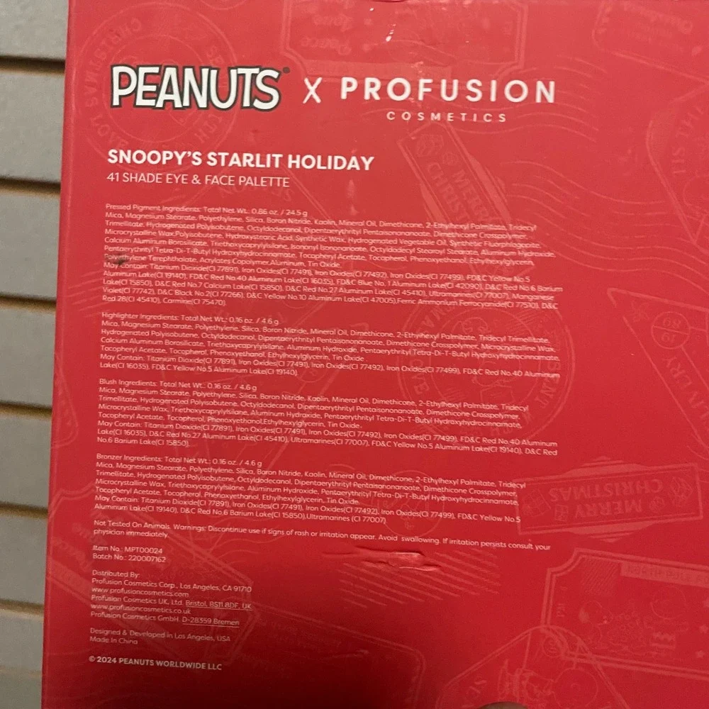 Peanuts x Profusion Snoopy's‎ Starlit Holiday 41 Shade Eye and Face Palette New